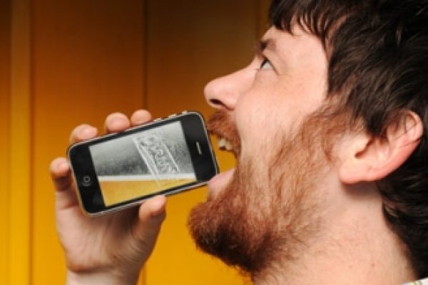 10380007-the-ipint-app-like-ibeer-allows-you-to-drink-virtual-glass-of-beer