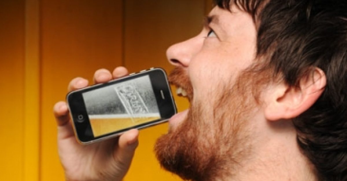 10380007-the-ipint-app-like-ibeer-allows-you-to-drink-virtual-glass-of-beer