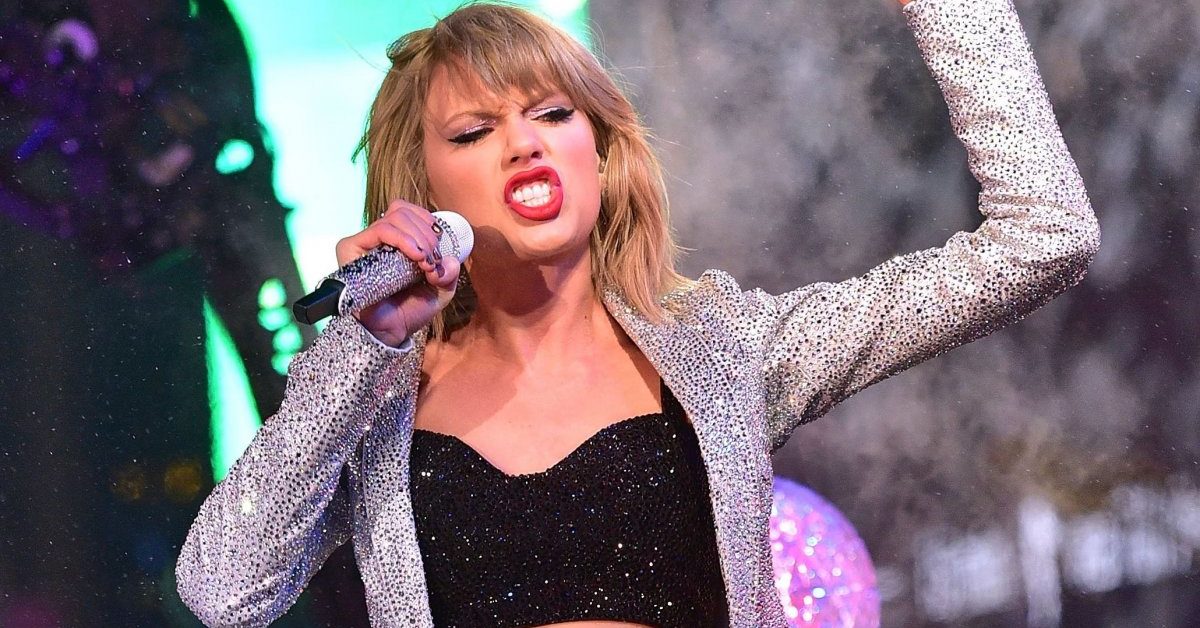 taylor-swift-angry-fist