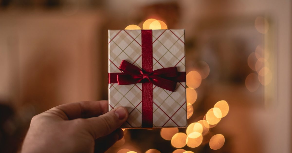 what are the benefits of using digital gift cards over physical gift cards