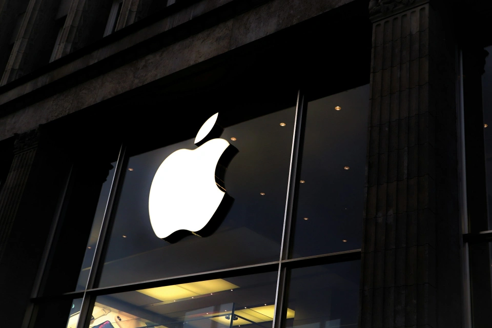 Apple logo on a storefront