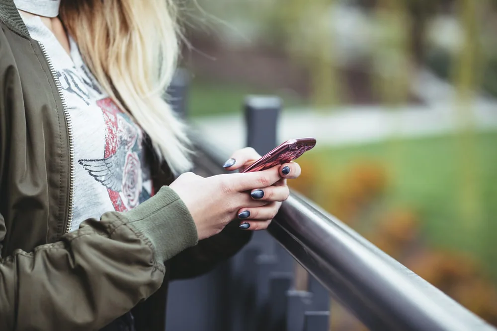 texting vs email differences